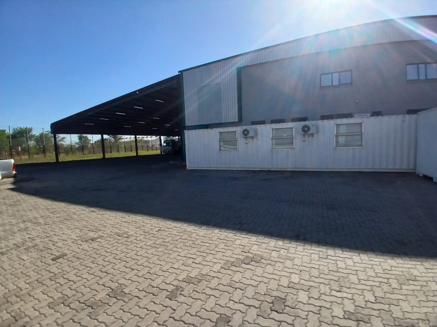 To Let commercial Property for Rent in Zinniaville North West